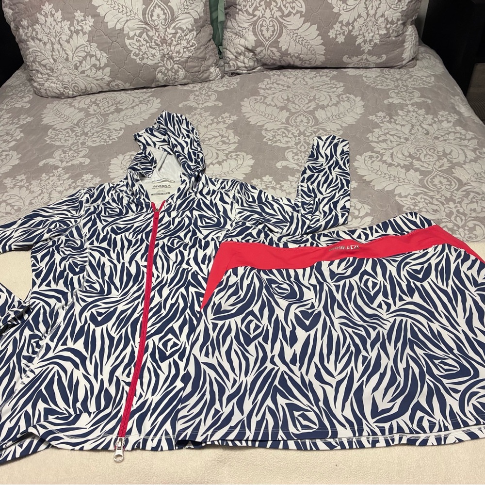 ANNIKA Navy and White Zebra-Print Active Skort with Coral Waistband